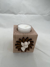 Carica l'immagine nel visualizzatore di Gallery, Candela in legno porta tea light - angioletto