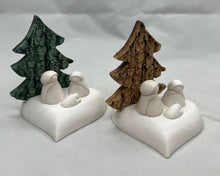 Carica l'immagine nel visualizzatore di Gallery, Presepio con base e natività in gesso