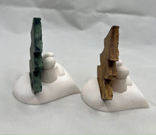 Carica l'immagine nel visualizzatore di Gallery, Presepio con base e natività in gesso