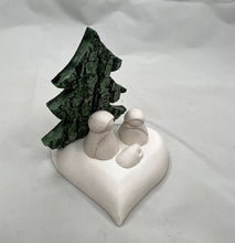 Carica l'immagine nel visualizzatore di Gallery, Presepio con base e natività in gesso