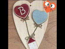 Carica e avvia il video nel visualizzatore di galleria, CUORE FAMIGLIA - metti nelle note le lettere per personalizzare il tuo cuore