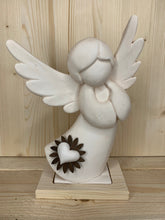 Carica l'immagine nel visualizzatore di Gallery, Angelo curvo su base in legno