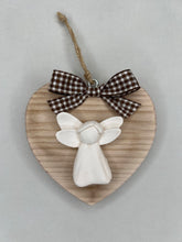Carica l'immagine nel visualizzatore di Gallery, Cuore in legno 10 cm con decorazioni in gesso