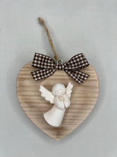 Carica l'immagine nel visualizzatore di Gallery, Cuore in legno 10 cm con decorazioni in gesso