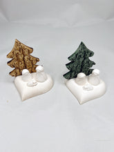 Carica l'immagine nel visualizzatore di Gallery, Presepio con base e natività in gesso